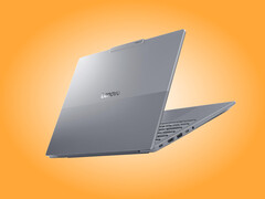 Das ThinkBook 14 Gen 9 Q8Y in der Farbvariante Luna Grey.