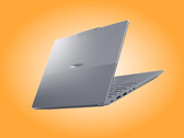 Das ThinkBook 14 Gen 9 Q8Y in der Farbvariante Luna Grey.