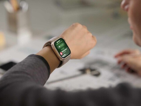 Die HUAWEI WATCH D3 ermöglicht medizinisch zertifizierte Blutdruckmessung am Handgelenk.