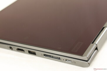 Im Tablet-Modus fühlt sich das Gerät etwas schwer an, ist aber immerhin leichter als andere 14-Zoll-Alternativen