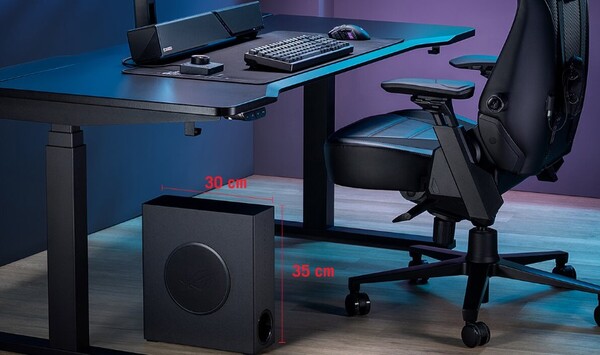 Der kompakte Subwoofer passt problemlos unter oder sogar auf den Schreibtisch