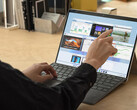 Das Surface Pro X war das erste bekannte Gerät, das mit Windows 10 on ARM ausgeliefert wurde (Bild: Microsoft)