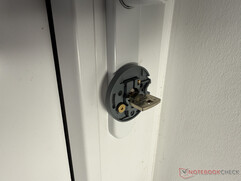 Montageplatte anbringen