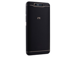 ZTE Blade V8 64 GB gibt es nur in edlem Mattschwarz