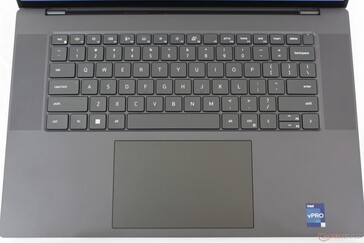 Tastatur und Touchpad haben ein paar Größenänderungen erfahren, verglichen mit einem XPS 15 oder der Precision 5550