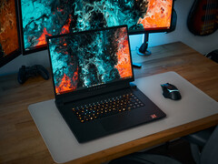 Alienware m17 R5 im Laptop-Test: All-AMD-Gamer mit großem Potential, aber Treiberproblemen