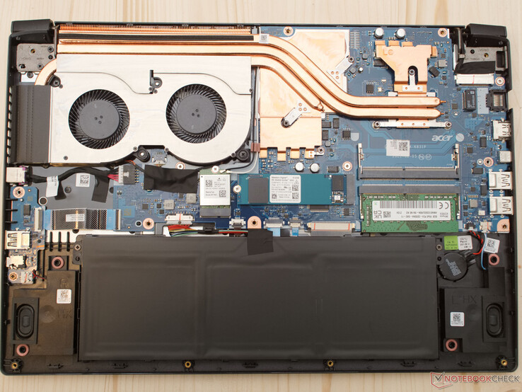 Das geöffnete Acer Aspire 7 A715-42G