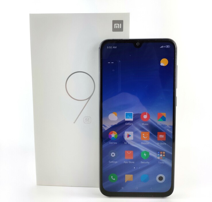 Während des Testzeitraumes wurde das Mi 9 SE mitunter für 280 Euro und weniger angeboten, was dem Xiaomi-Phone ein ausgesprochen gutes Verhältnis aus Preis und gebotener Leistung verschafft.