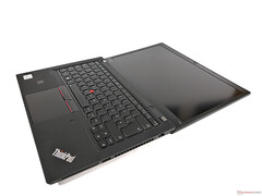 Wer einen günstigen Office-Laptop sucht, der kann sich das ThinkPad T14 jetzt ab 259 Euro bestellen (Bildquelle: Benjamin Herzig)