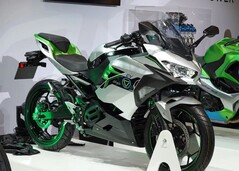 Die elektrische Kawasaki Ninja e-1 ist offenbar bereit für den Massenmarkt (Bild: Electrek)