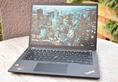Lenovo ThinkPad T14s G3: Leiser Business-Laptop mit Intel Core i7 und 32 GB RAM reduziert im Angebot (Bild: AMD-Modell, Notebookcheck)