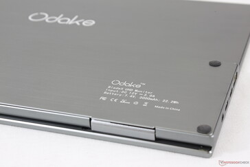 Durch den eingebauten Akku eignet es sich perfekt für Flüge und andere Situationen, in denen man schnell einen sekundären Bildschirm benötigt