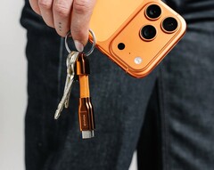 Das Schlüsselbund-Ladekabel von Nomad gibts jetzt auch in Orange, passend zum iPhone 17 Pro.