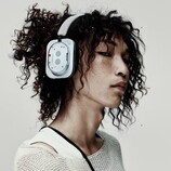 Das aktuelle Nothing Headphone (1) setzt auf ein teilweise transparentes Design.