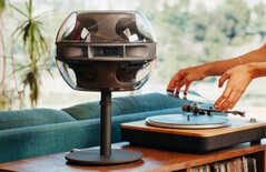 Syng hat einen neuen Lautsprecher vorgestellt, der auf ein komplett neu entwickeltes Triphonic-Design setzt. (Bild: Syng)