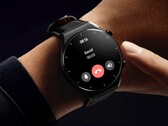 Die Xiaomi Watch S1 erlaubt es, Anrufe über das Handgelenk zu führen, solange das Smartphone in Bluetooth-Reichweite bleibt. (Bild: Xiaomi)
