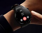 Die Xiaomi Watch S1 erlaubt es, Anrufe über das Handgelenk zu führen, solange das Smartphone in Bluetooth-Reichweite bleibt. (Bild: Xiaomi)