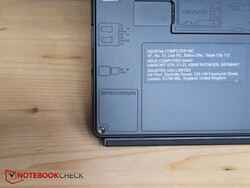 Lautsprecher Rückseite unten