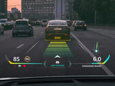 Das Huawei AR-HUD kann nützliche Informationen direkt in die Windschutzscheibe einspiegeln. (Bild: Huawei)