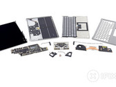 Surface Laptop im auseinandergenommenen bzw. zerstörten Zustand (Bildquelle: ifixit.com)