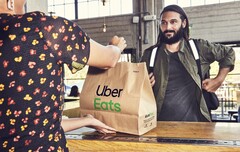 Uber Eats liefert künftig auch Smartphones, Tablets und Zubehör, statt nur Burger und Fritten. (Bild: Uber)