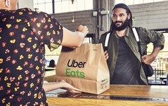 Uber Eats liefert künftig auch Smartphones, Tablets und Zubehör, statt nur Burger und Fritten. (Bild: Uber)