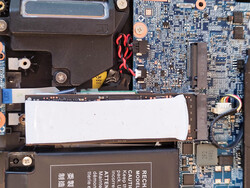 SSD mit Wärmeleit-Pad und freier SSD-Slot