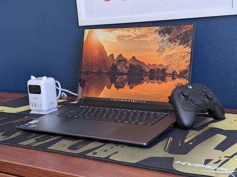Lenovo Pro 9i 16 G11 Aura Edition Test: Direkter Kontor zum Dell XPS 16