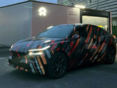 NIO Onvo L60 im Camouflage-Style mit Aufkleber 'besser als Model Y' (Bild: Weibo)