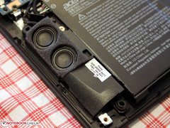 Je zwei Lautsprecher rechts und links