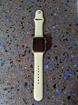 Apple Watch 5 in 44 mm, Edelstahlgehäuse, Sportarmband