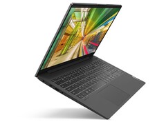 Saturn und Media Markt bieten das 15 Zoll große Lenovo IdeaPad 5 in Graphitgrau aktuell zum reduzierten Deal-Preis an (Bild: Lenovo)