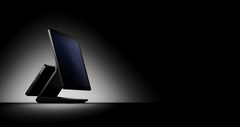 Revolut Register mit Hauptbildschirm und dahinterliegendem Tablet.