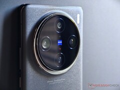 Das Vivo X300 wird einen weiterentwickelten 200 Megapixel Sensor erhalten, zusätzlich zu zwei 50 MP Sensoren. (Bildquelle: Notebookcheck, zeigt X100 Pro)