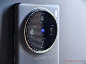 Das Vivo X300 wird einen weiterentwickelten 200 Megapixel Sensor erhalten, zusätzlich zu zwei 50 MP Sensoren. (Bildquelle: Notebookcheck, zeigt X100 Pro)