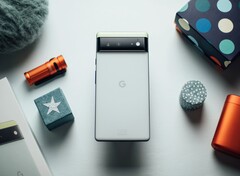 Das Februar-Update für das Google Pixel 6 führt offenbar neue Probleme ein. (Bild: Jonas Elia)