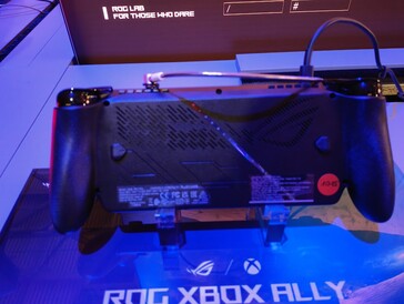 Vorhanden sind zusätzliche Schultertasten (Bildquelle: Notebookcheck)