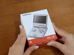 Der Anbernic RG SP kommt in einer neu gestalteten Verkaufsverpackung