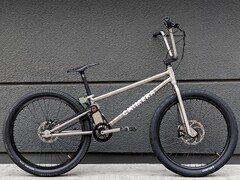 Chimera: Neues BMX-Fahrrad mit starkem Elektromotor
