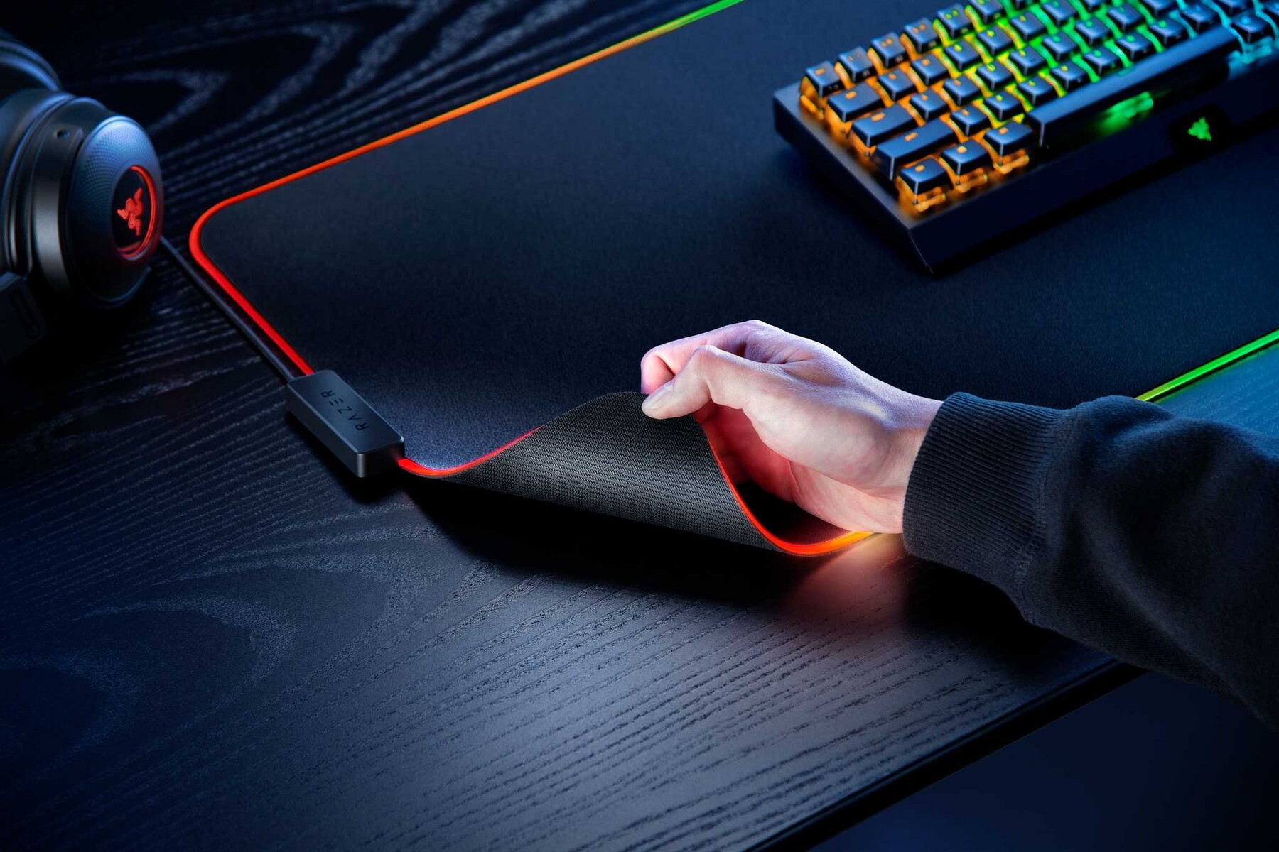 Razer Strider Chroma und Goliathus Chroma 3XL Riesige GamingMauspads