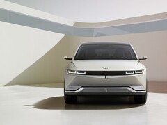 Hyundai spendiert dem Ioniq 5 für 2023 stärkere Motoren und eine größere Batterie
