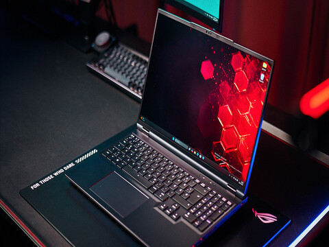 Video: AMD Fire Range + RTX 5080/5090 = die Beste Kombi für Laptops 2025?