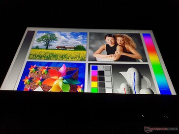 ... und von unten IPS-typisch sehr stabil.