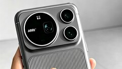 Ein vermutlich AI-generiertes Bild des Honor Magic9 Pro Max, das mit Arri-Kamera etwa einen quadratischen Sensor erhalten soll.