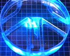 Biohybrid-Roboter wird mit Licht bestrahlt