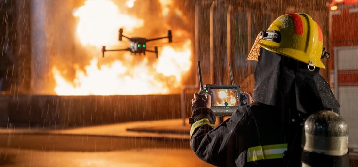 M30(T) samt neuer DJI RC Plus Fernbedienung im Einsatz. (Bild: DJI)