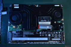 Lenovo ThinkPad P16 Gen 2: Bodenplatte entfernt