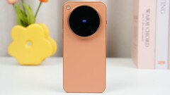 Das orange Vivo X500 Pro Max gibt es als globales Modell mit größerem Akku als in der EU, aber nur im Import.