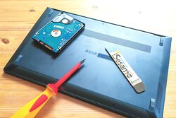 Bei Reparaturen am Laptop sollte man vorsichtig sein. Meist bleibt die Garantie aber erhalten.