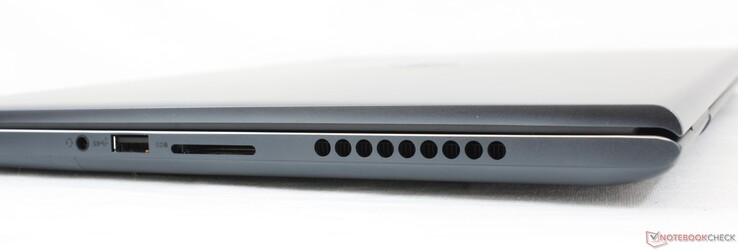 Rechts: kombinierter 3,5-mm-Audioanschluss, USB-A 3.2 Gen. 1, SD-Kartenleser